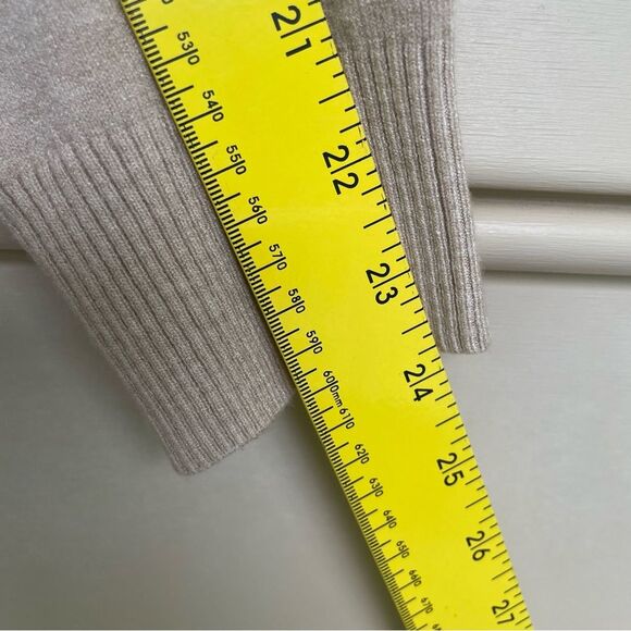 NWT Oatmeal V-Neck Viscose Blend Long Sleeve Sweater Size S/M - Picture 8 of 8